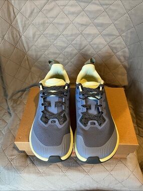 Altra Women's Athletic Shoes in blue and Yellow - Lightweight Trainer